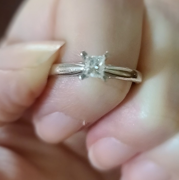 18k White Gold .33 carat Solitare Engagement Ring Size 8 - Picture 2 of 4